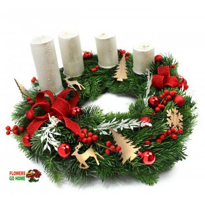 Adventní věnec červený bílé svíčky
