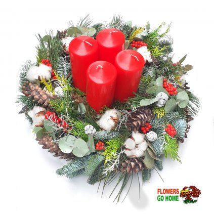 Adventní věnec na skleněném talíři