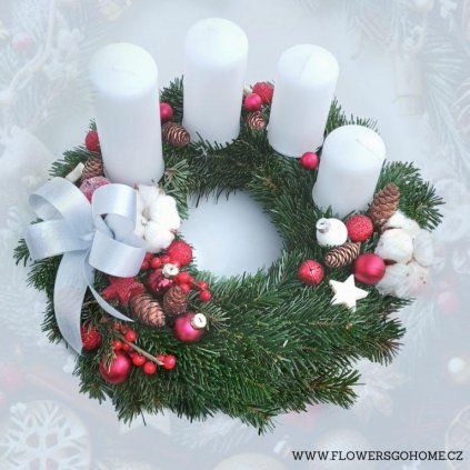 Adventn ívěnec bílé svíčky cesmína