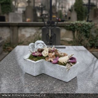 🌿✨ Objevte krásu méně tradičních dekorací v podobě našich keramických křížků s andělíčkem, které doplňujeme o přírodní...